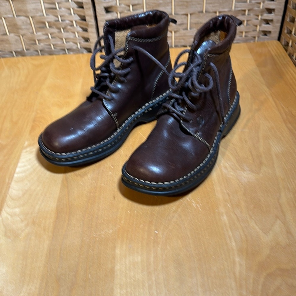 Women's Classic Brown Leather Boots